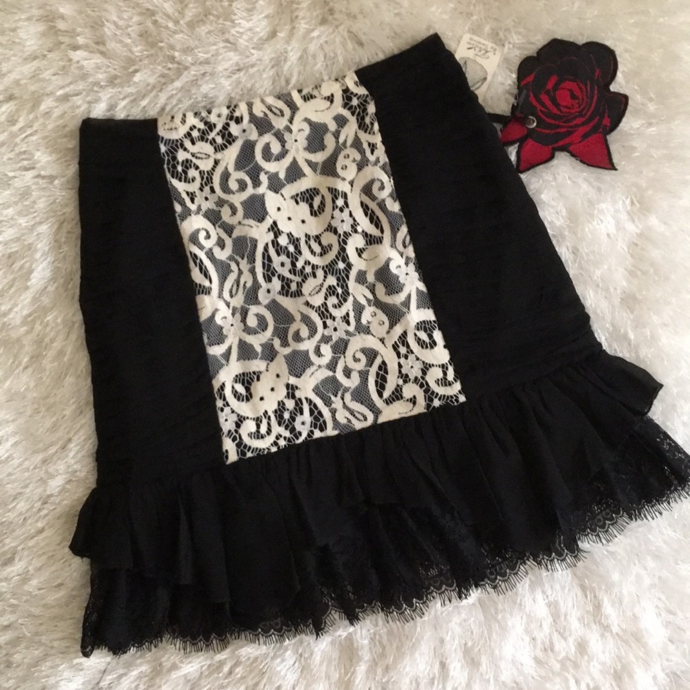 NWT Twelve by Twelve Lace Inset Black Skirt XS